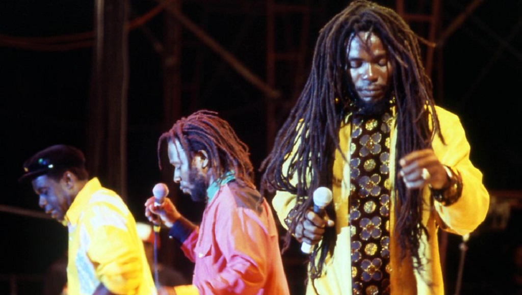 Mighty Diamonds | Right Time Mighty Diamonds performing Right Time. Reggae band with dreadlocks singing on stage. Jamaican music.