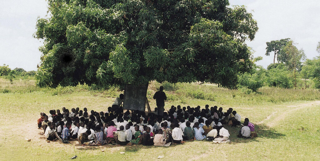 ABC Africa: Abbas Kiarostami film still. Children learning under a tree, outdoors. African education scene.