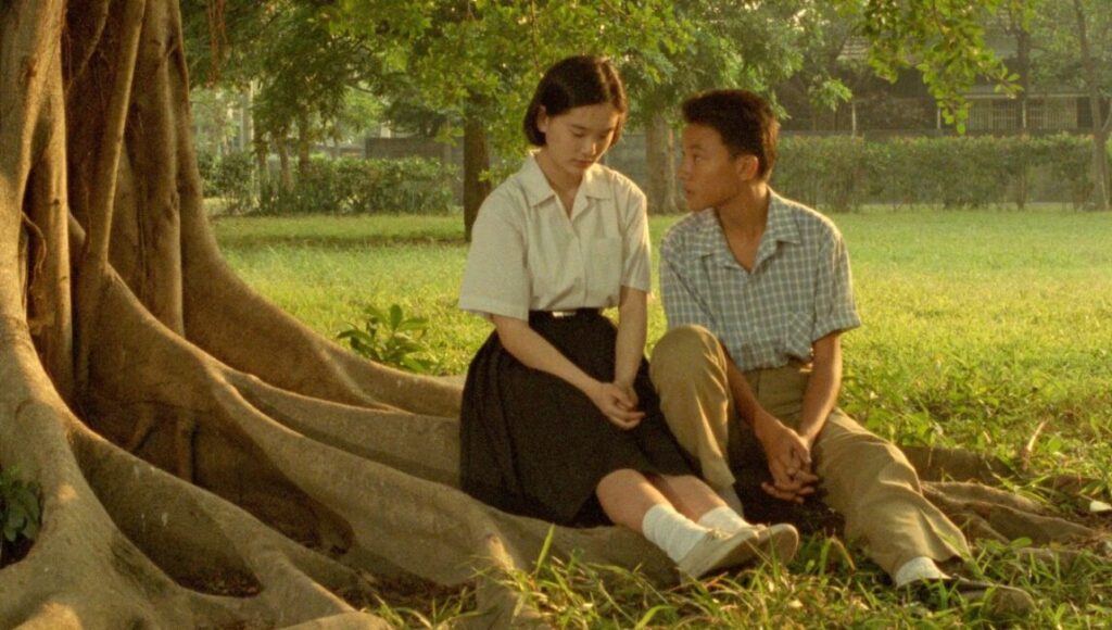 A Brighter Summer Day | Edward Yang A Brighter Summer Day film still. Teenagers sit by a tree, deep in conversation. Edward Yang film.