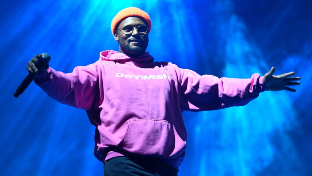 Schoolboy Q | Crash Talk Schoolboy Q performing live at Smokers Club Fest, Long Beach. Rapper in pink hoodie and orange beanie. Crash Talk era.