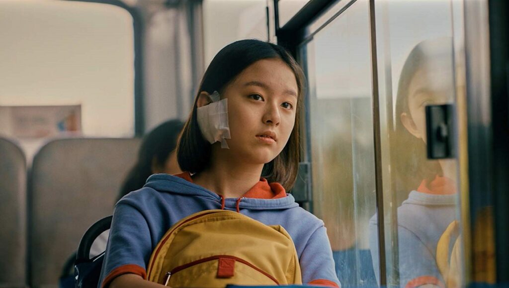 House of Hummingbird movie still. Girl with bandage on bus, backpack. Bora Kim film.