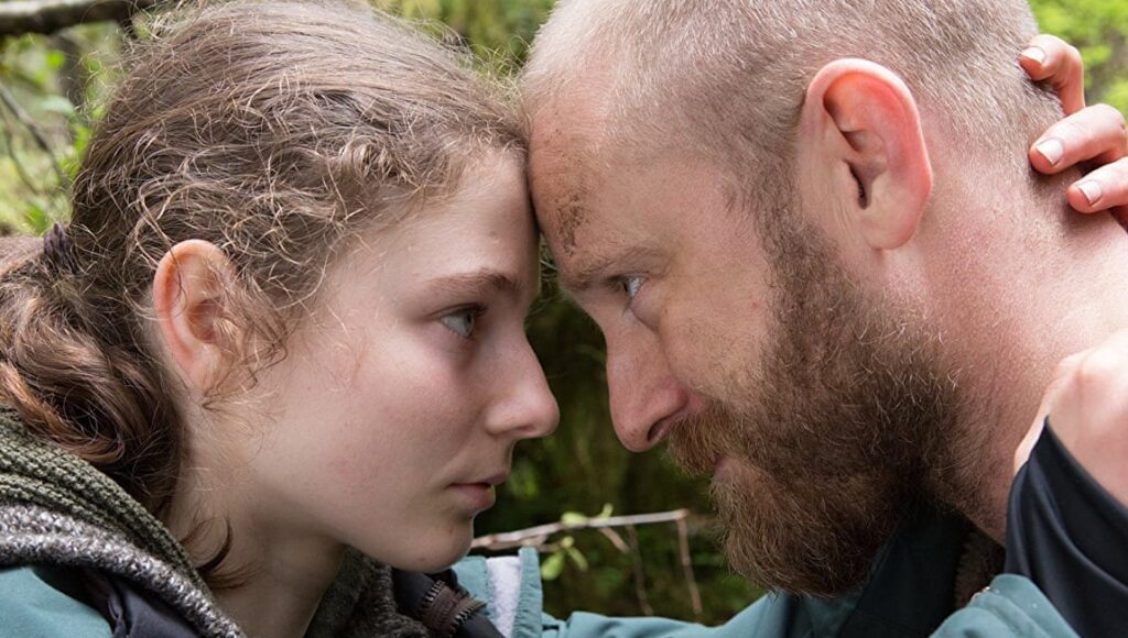 Leave No Trace movie image: Father and daughter (Debra Granik film) face to face, close up.