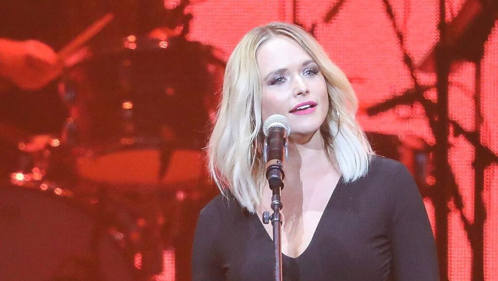 Miranda Lambert | Wildcard Miranda Lambert performing live. Wildcard tour concert. Country music singer on stage.