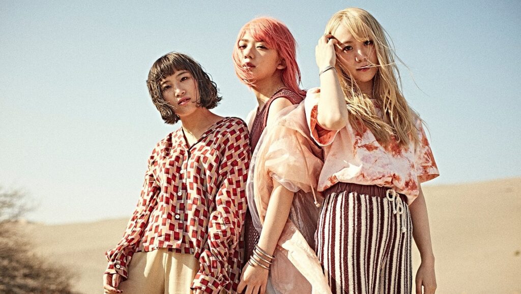 The Peggies | Hell Like Heaven The Peggies band photo. Hell Like Heaven album art. J-Rock group with colorful hair.