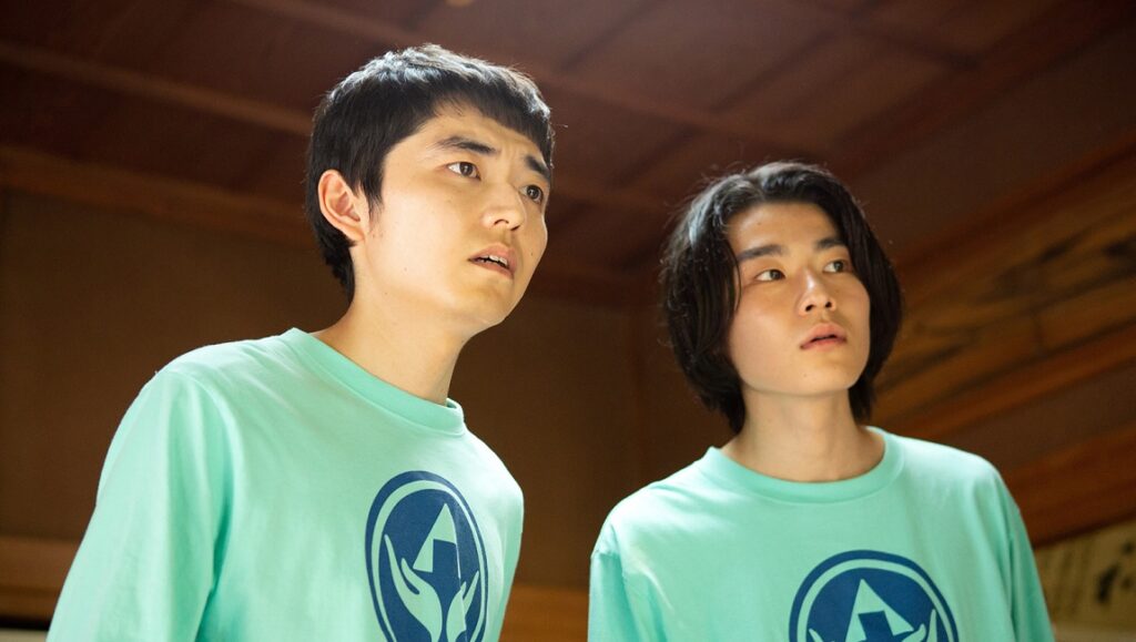 Special Actors | Shinichiro Ueda Special Actors film still: Two Japanese actors in matching shirts look up with concerned expressions.