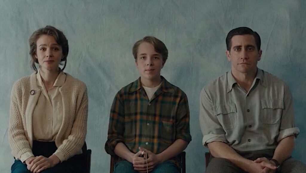 Wildlife movie image: Carey Mulligan, Ed Oxenbould, and Jake Gyllenhaal sit in front of a blue backdrop.