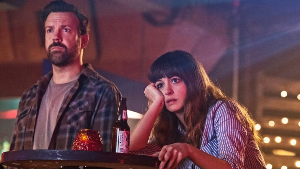 Anne Hathaway and Jason Sudeikis in Colossal, directed by Nacho Vigalondo. Movie still.