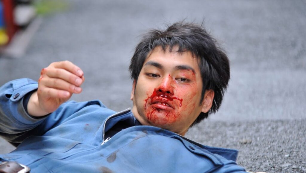 Destruction Babies | Tetsuya Mariko Tetsuya Mariko's Destruction Babies: man with bloodied face lying on the ground.
