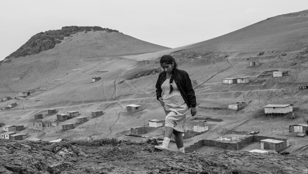 Song Without a Name | Melina León Song Without a Name film still. Pregnant woman in Lima, Peru shantytown. Melina León film. Black and white.
