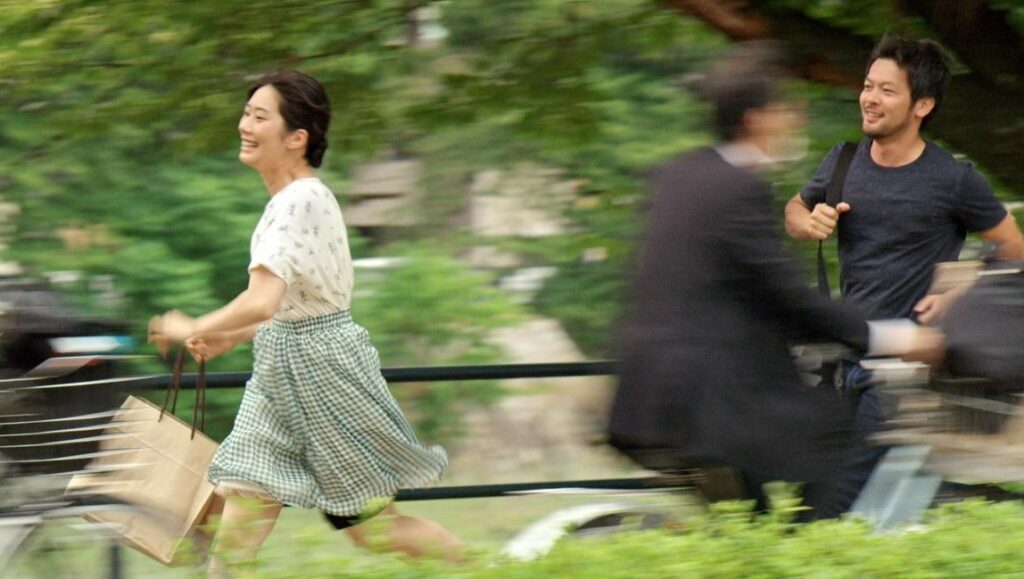 Summer Lights | Jean-Gabriel Periot Summer Lights film scene: woman and men running, motion blur.