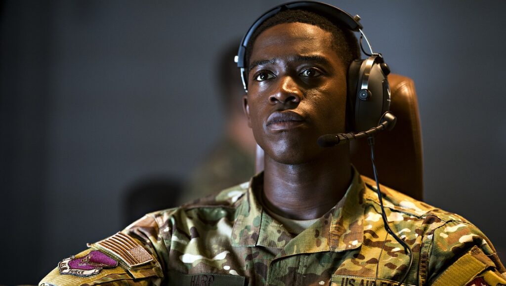 Outside the Wire | Mikael Håfström Damson Idris as Harp in Outside the Wire. Military uniform, headset. Mikael Håfström film.