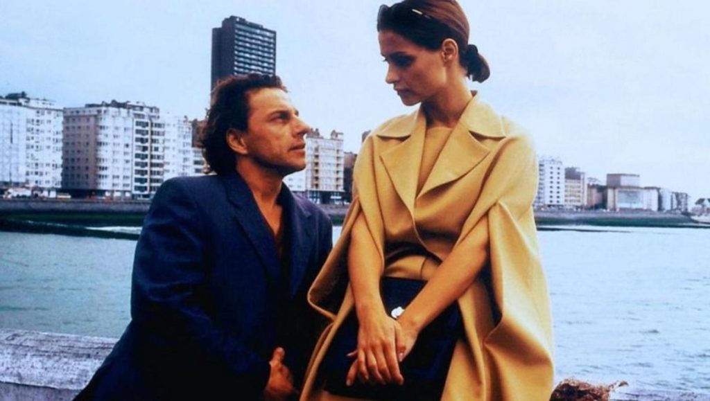 Cuba Libre | Christian Petzold Scene from Cuba Libre film. Man and woman, city backdrop. Spanish cinema, romantic drama.