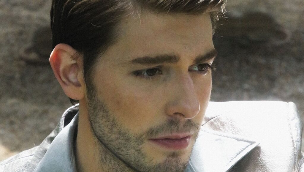 Sam Williams album review. August 2021 music roundup. Singer-songwriter portrait.