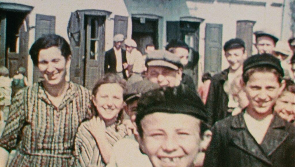 Three Minutes — A Lengthening — Bianca Stigter Three Minutes A Lengthening - Bianca Stigler - Super LTD