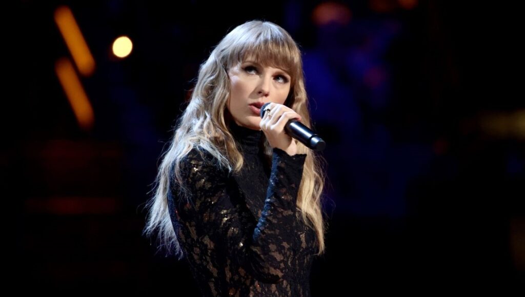 Album Roundup — November 2021 | Part 1: Taylor Swift, Radiohead, French Montana Taylor Swift performs in November 2021. Singer with blonde hair and black lace top.