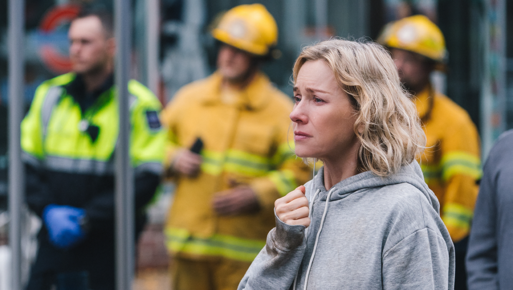 The Desperate Hour — Phillip Noyce Naomi Watts in The Desperate Hour. Concerned woman with emergency responders. Phillip Noyce film scene.
