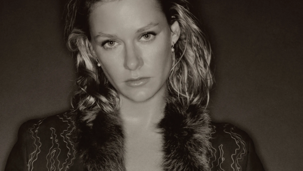 Shelby Lynne, I Am Shelby Lynne album cover. Singer with fur collar. Sepia toned.