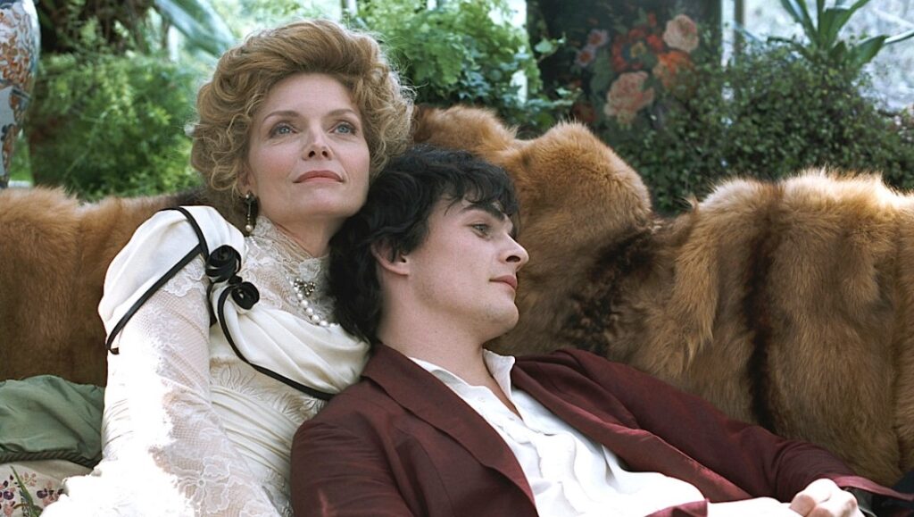 Chéri — Stephen Frears Michelle Pfeiffer and Rupert Friend in Chéri, a Stephen Frears film. Period drama.