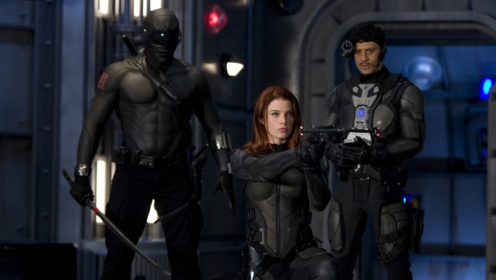 G.I. Joe: The Rise of Cobra — Stephen Sommers G.I. Joe: The Rise of Cobra movie still. Scarlett, Snake Eyes, and Breaker in tactical gear.