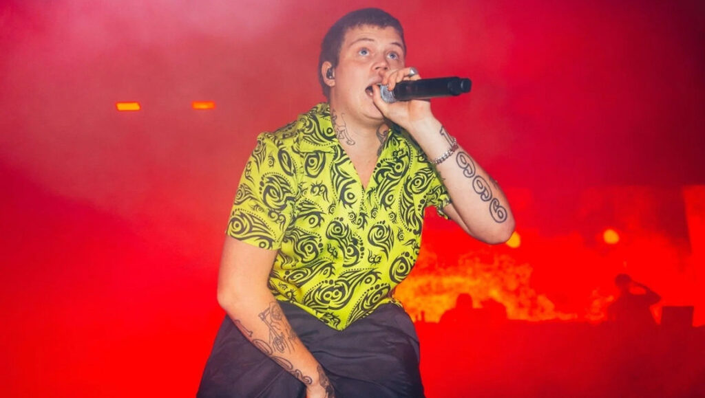 Yung Lean — Stardust Yung Lean performs live in April 2022. Rapper with tattoos, in patterned shirt, sings into a microphone on stage.