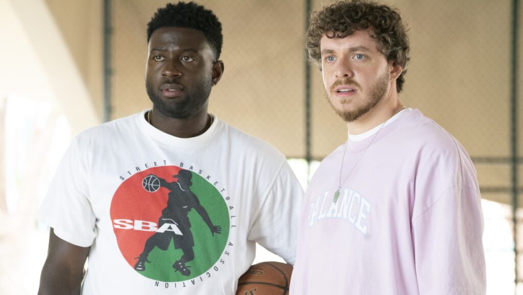 White Men Can't Jump movie still. Sinqua Walls and Jack Harlow as basketball players.