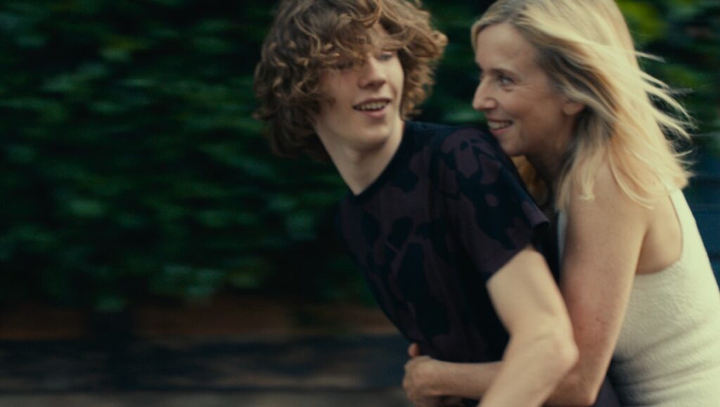 Last Summer film scene: Woman embraces teenage boy. Catherine Breillat movie review.