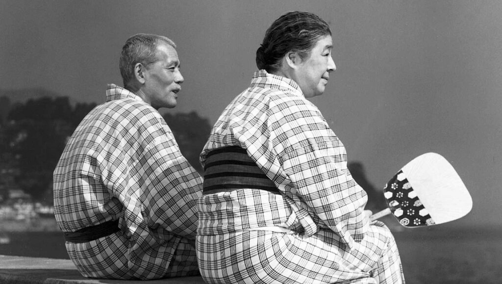 Tokyo Story film still. Elderly couple in yukata with fan, directed by Yasujirō Ozu. Classic Japanese cinema.