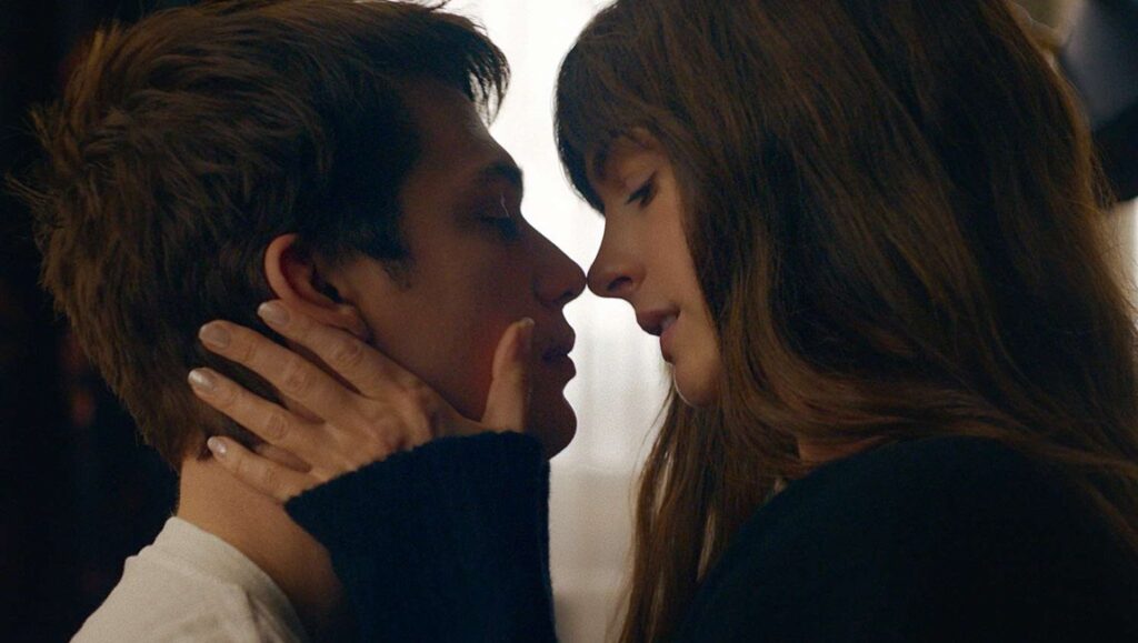 Anne Hathaway and Nicholas Galitzine in The Idea of You movie. Romantic scene.