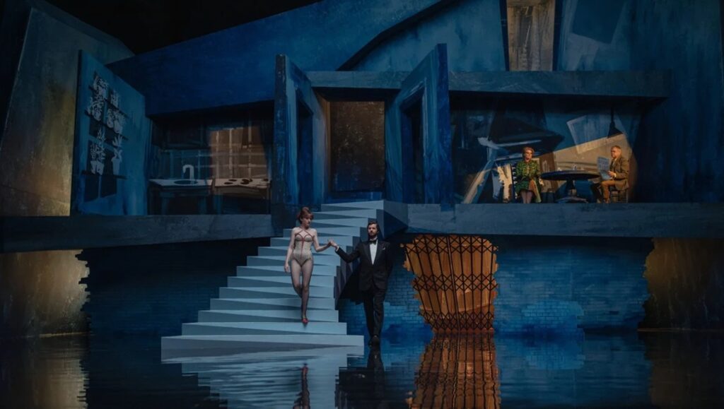 Apartment 7A scene. Natalie Erika James film review. Kate Lyn Sheil, Julia Garner. Horror movie.