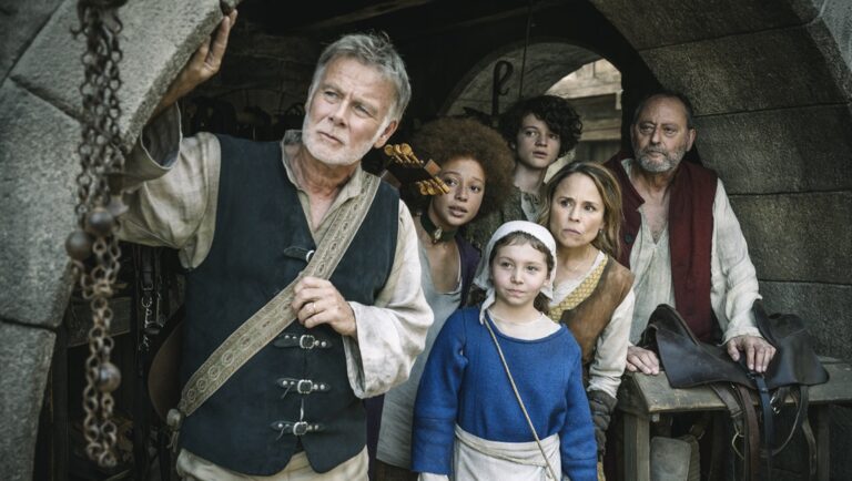 Family Pack cast. Francois Uzan film review. Medieval family portrait. Period drama.