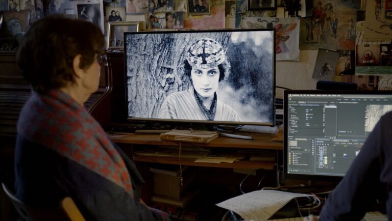 Mother and Daughter, or the Night is Never Complete film review. Woman watching a black and white film.