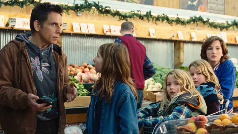 Nutcrackers movie scene: Ben Stiller with kids in a grocery store.