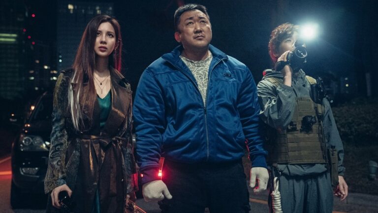 Holy Night movie still. Ma Dong-seok with Jung Soo-bin and Lee Jun-hyeok. Action film.